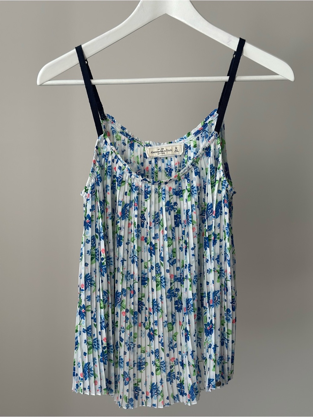 Abercrombie & Fitch White Floral Pleated Tank with Navy Straps